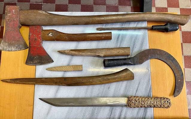 Ρόδος: Κατέβασε την ελληνική σημαία – Μαχαίρωσε αστυνομικό που τον καταδίωξε!