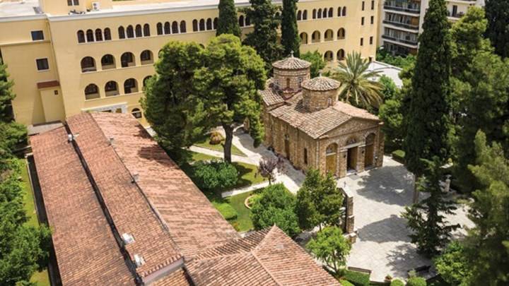 Μονή Πετράκη: Ποινική δίωξη για κακούργημα στον πρώην ιερέα