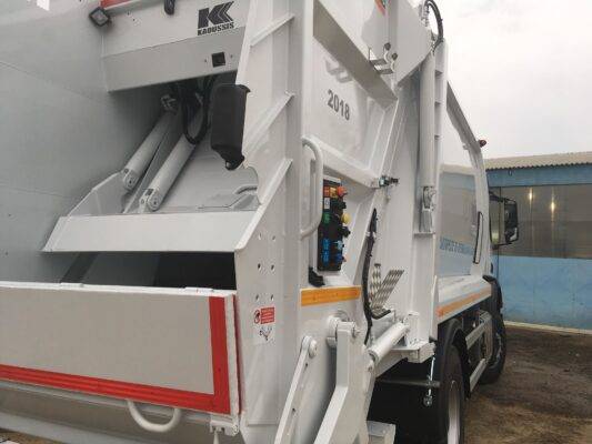 Βλάβες σε απορριμματοφόρα οχήματα στη Θέρμη. Η έκκληση του δήμου