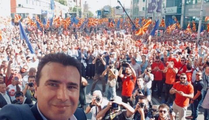 “Παγώνει” η κύρωση των μνημονίων με τα Σκόπια