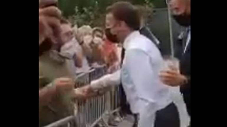 Γαλλία: Άνδρας χαστούκισε τον Εμανουέλ Μακρόν – ΒΙΝΤΕΟ