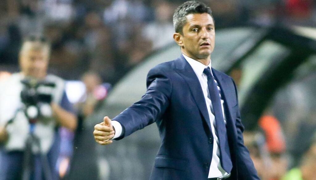 Ο Λουτσέσκου έρχεται και πιάνει δουλειά