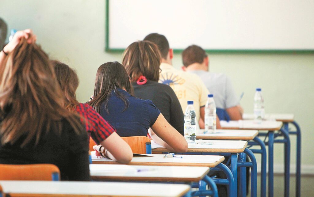 Πανελλαδικές 2021: Σε Αρχαία, Μαθηματικά και Βιολογία εξετάζονται σήμερα οι μαθητές των ΓΕΛ
