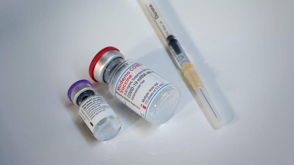 Πάνω από 1.000 περιστατικά μυοκαρδίτιδας μετά από BioNTech και Moderna