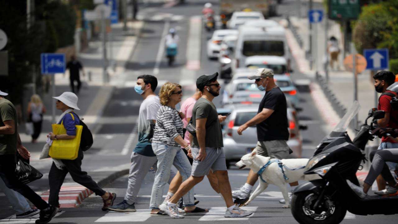 Συζητούν για κατάργηση χρήσης μάσκας το καλοκαίρι στους εμβολιασμένους