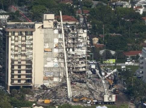 Πληροφορίες ότι ανασύρθηκε νεκρός ο Έλληνας φοιτητής από τα συντρίμμια της πολυκατοικίας στο Μαϊάμι