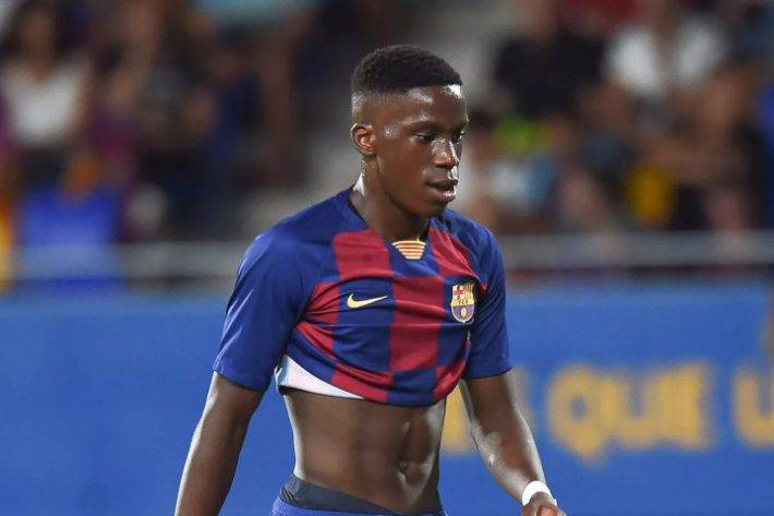 Ο Μορίμπα της Μπαρτσελόνα δείχνει στον κόσμο τα ρατσιστικά μηνύματα που δέχεται (vid)