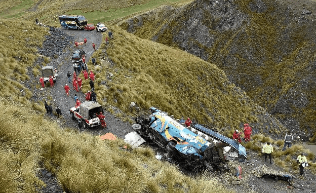 Βολιβία: Τουλάχιστον 24 νεκροί από πτώση λεωφορείου σε χαράδρα