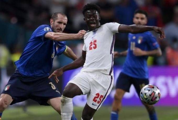 Μουρίνιο: «Είναι δύσκολο για ένα παιδί σαν τον Σακά να εκτελέσει το τελευταίο πέναλτι»