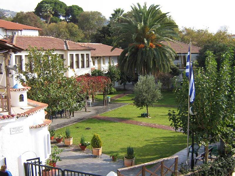 Δέκα εργαζόμενοι που δεν εμβολιάστηκαν σε αναστολή στο γηροκομείο Βόλου