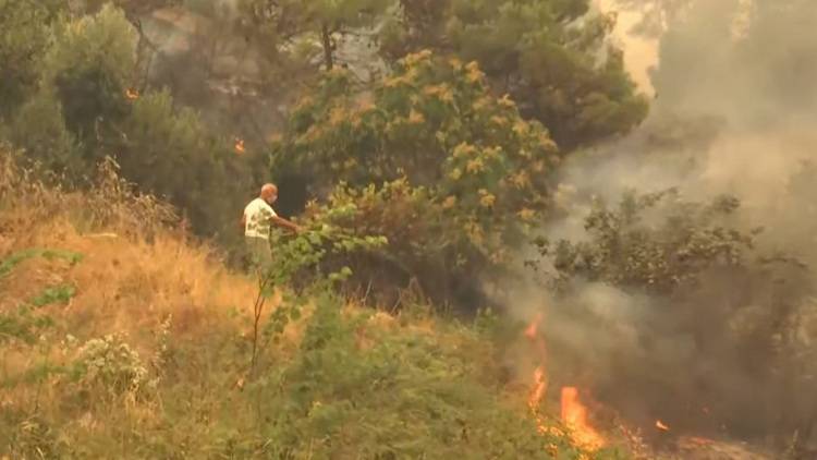 Φωτιά: Εκκενώνονται Πολυδένδρι, Καπανδρίτι, Μαλακάσα και Σφενδάλη, μήνυμα από το 112