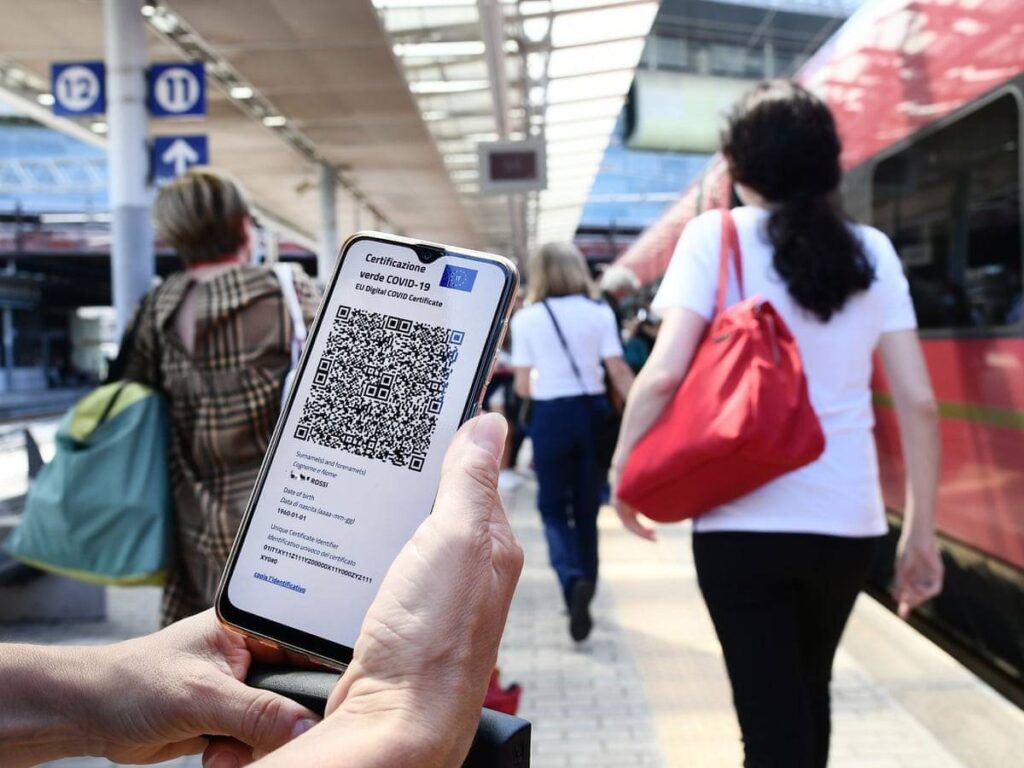 Ιταλία: Επέκταση στην υποχρεωτικότητα των πιστοποιητικών εμβολιασμού