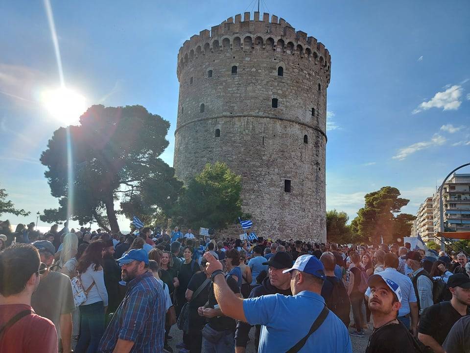 FOTO-VIDEO: ΧΙΛΙΑΔΕΣ ΕΛΛΗΝΕΣ ΠΟΛΙΤΕΣ ΣΤΙΣ ΣΥΓΚΕΝΤΡΩΣΕΙΣ