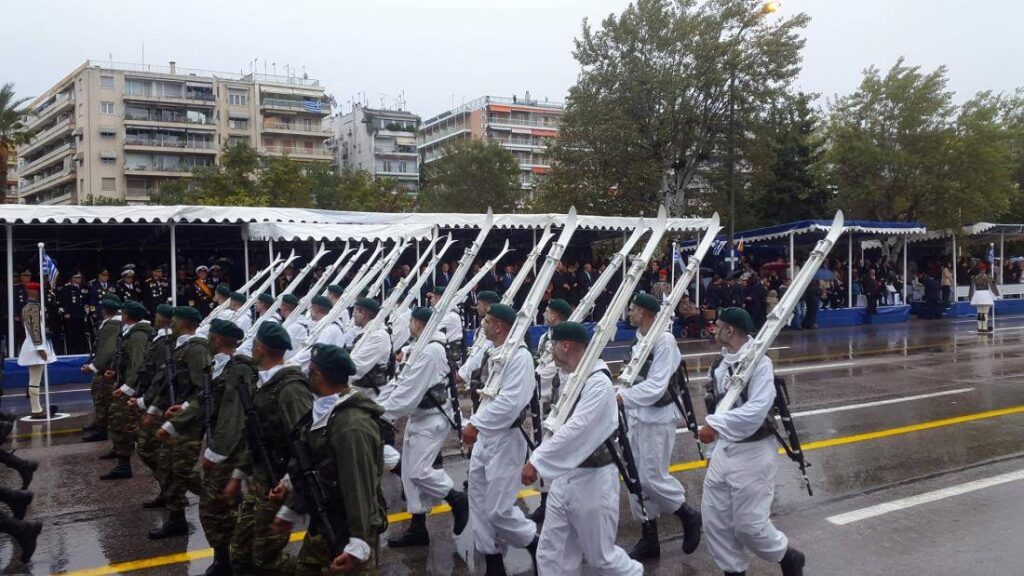 28η Οκτωβρίου: “Όχι” στις παρελάσεις – Να “σωθούν” Χριστούγεννα