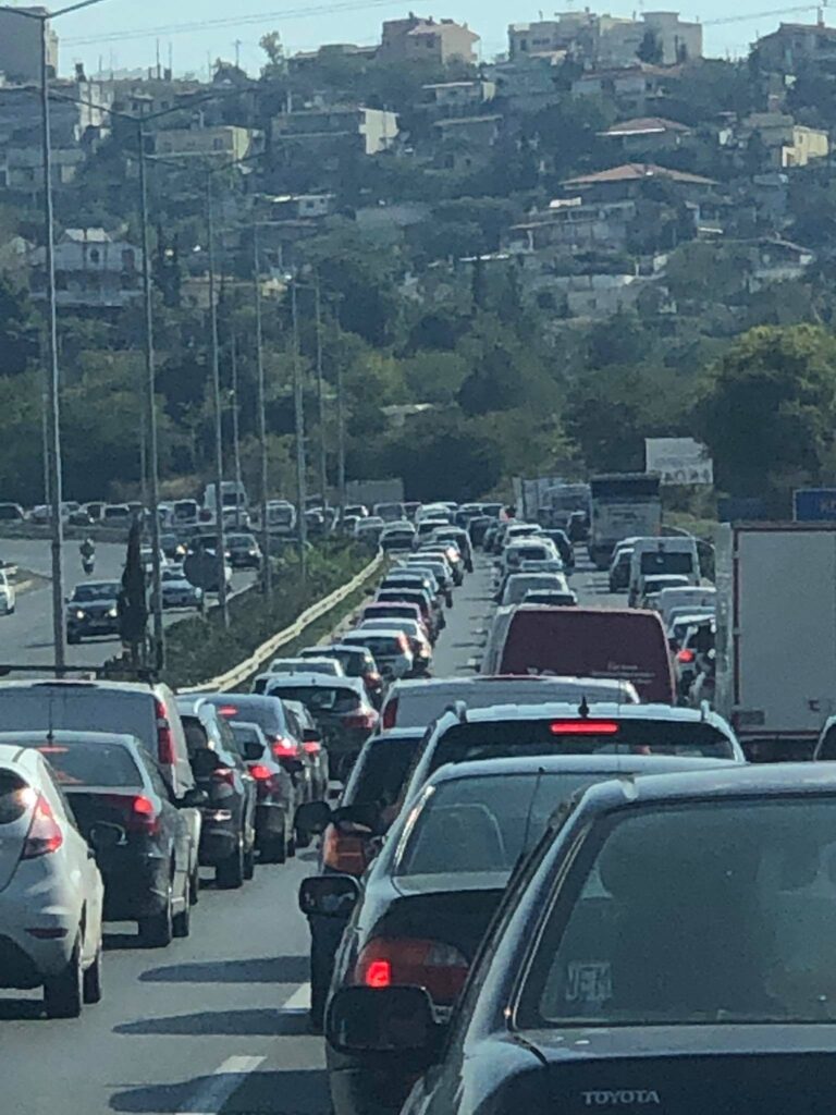 Σημειωτόν τα οχήματα στην Περιφερειακή οδό Θεσσαλονίκης