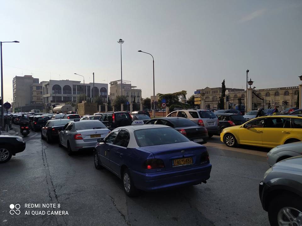 ΦΩΤΟΓΡΑΦΙΕΣ – Θεσσαλονίκη: Κυκλοφοριακά προβλήματα εξαιτίας των εργών στη Λ. Νίκης