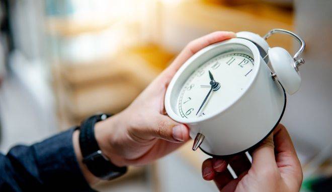 Μία ώρα πίσω τα ρολόγια τα ξημερώματα Κυριακής 31 Οκτωβρίου