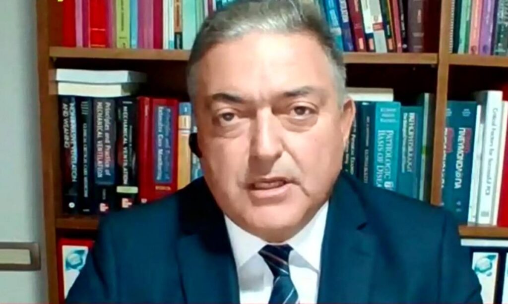 Βασιλακόπουλος: Tρίτη δόση στο τετράμηνο – Επέκταση υποχρεωτικότητας στην εστίαση