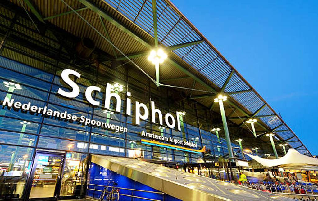 Ολλανδία: Θετικοί στην μετάλλαξη “Όμικρον” 13 από τους επιβάτες που έφτασαν χθες από τη Νότια Αφρική