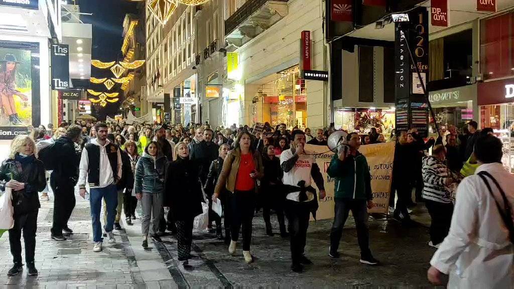 Διαμαρτυρία στο κέντρο της Αθήνας για τα νέα μέτρα κατα του κορωνοϊού