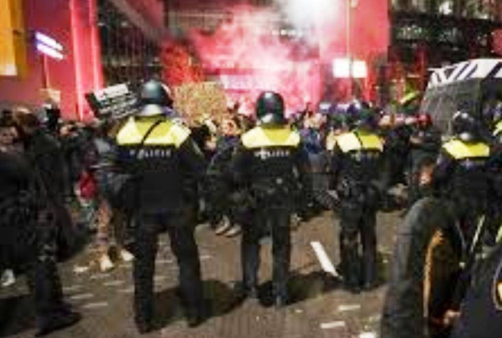 Δεύτερη νύχτα ταραχών στην Ολλάνδία σε διαδηλώσεις για τα μέτρα κατά της πανδημίας