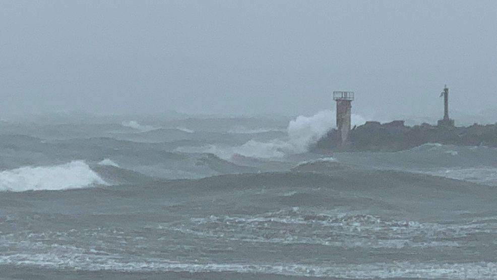Καιρός: Κατακόρυφη πτώση της θερμοκρασίας, βροχές και θυελλώδεις άνεμοι