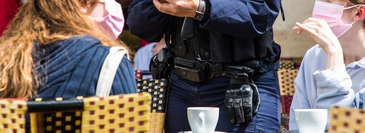 Βγάζουν 8.000 αστυνομικούς για να ελέγχουν τους ανεμβολίαστους- Στο στόχαστρο διασκέδαση, λιανεμπόριο και εστίαση