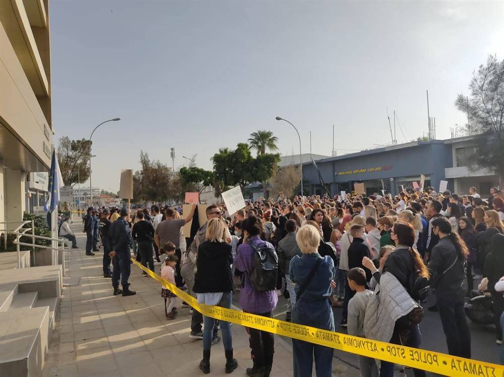 Έξω φρενών οι γονείς στην Κύπρο για την υποχρεωτική χρήση μάσκας & rapid test και στα δημοτικά σχολεία – ΗΧΗΤΙΚΟ Focus FM