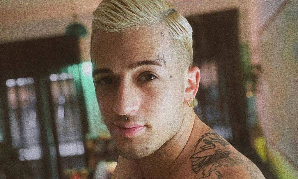 Απειλεί να αυτοκτονήσει ο χορογράφος Τάσος Ξιαρχό, μετά την κατακραυγή για το ρατσιστικό του σχόλιο