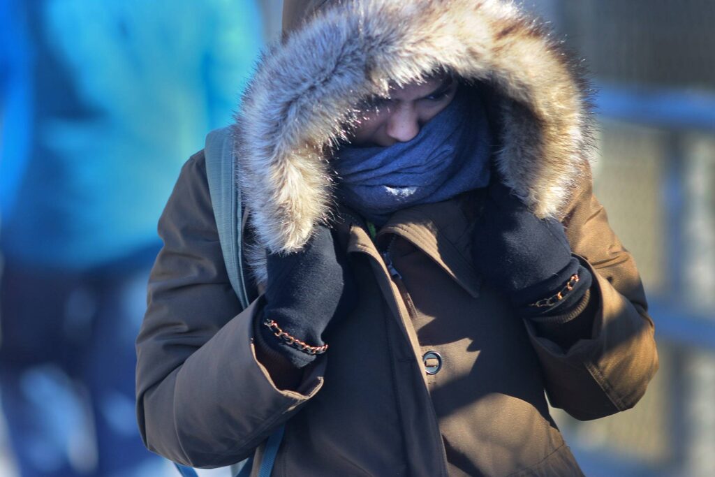 Καιρός: Tσουχτερό κρύο, τοπικές βροχές και χιονοπτώσεις στα κεντρικά και νότια ορεινά