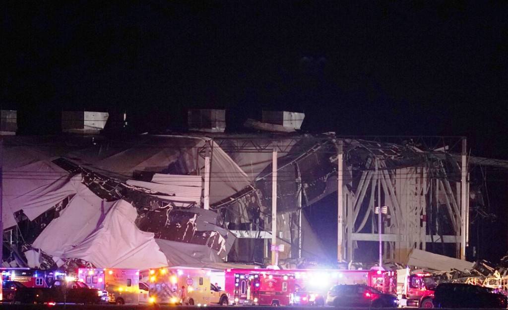 Κατάρρευση οροφής αποθήκης εταιρείας ηλεκτρονικού εμπορίου στις Η.Π.Α με πολλά θύματα και εγκλωβισμένους