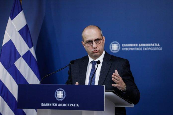 Οικονόμου: «Οι εμβολιασμένοι θα πληρώνουν από την τσέπη τους τα υποχρεωτικά rapid test»