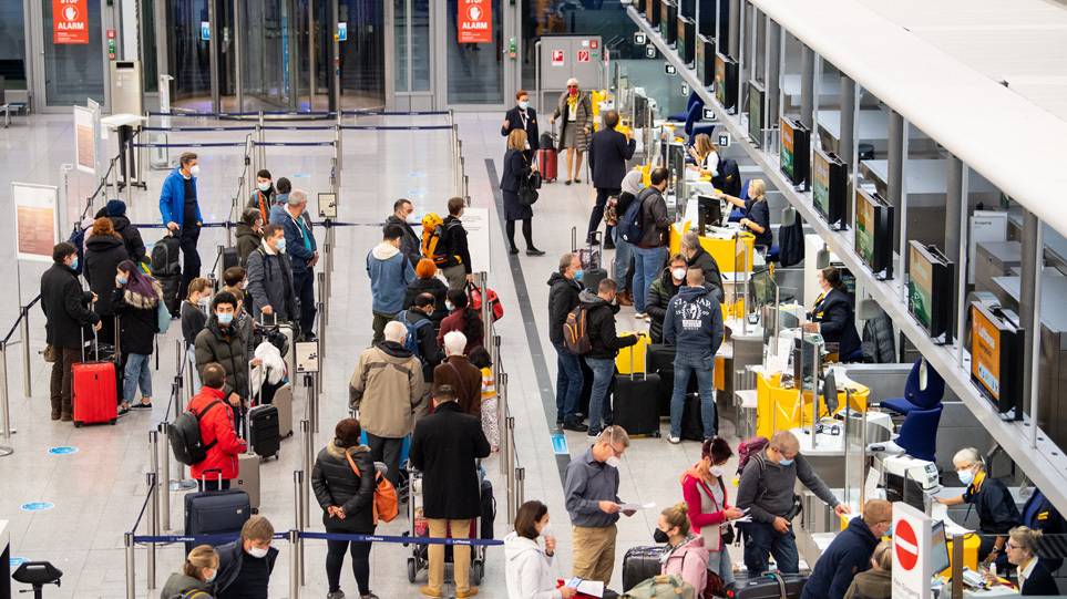 Γερμανία: Θετικοί στη μετάλλαξη Ομικρον 4 πλήρως εμβολιασμένοι