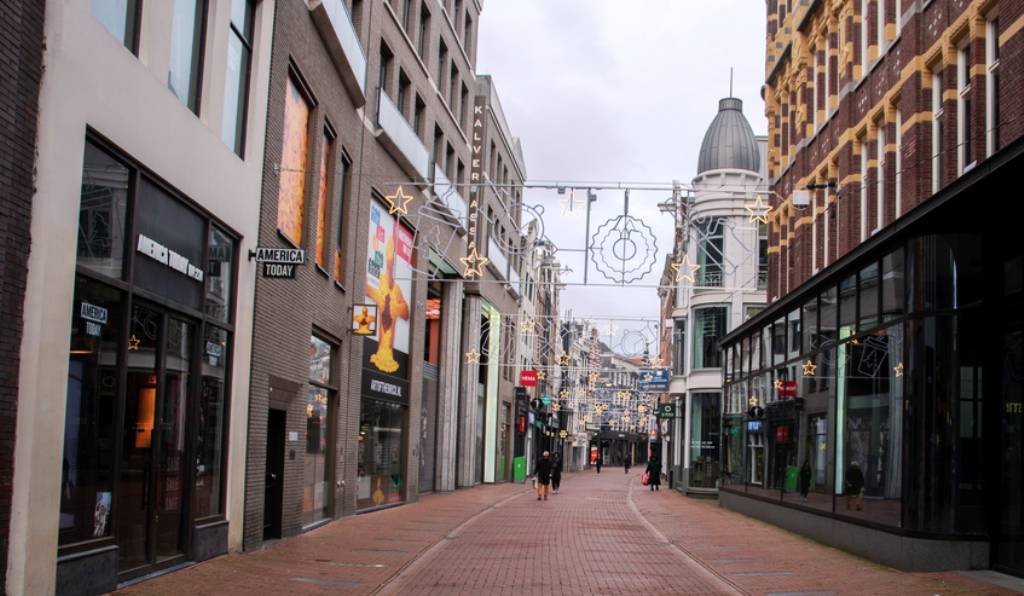 Αυστηρό lockdown αναμένεται να ανακοινώσει σήμερα η Ολλανδία για την εορταστική περίοδο Χριστουγέννων και Πρωτοχρονιάς