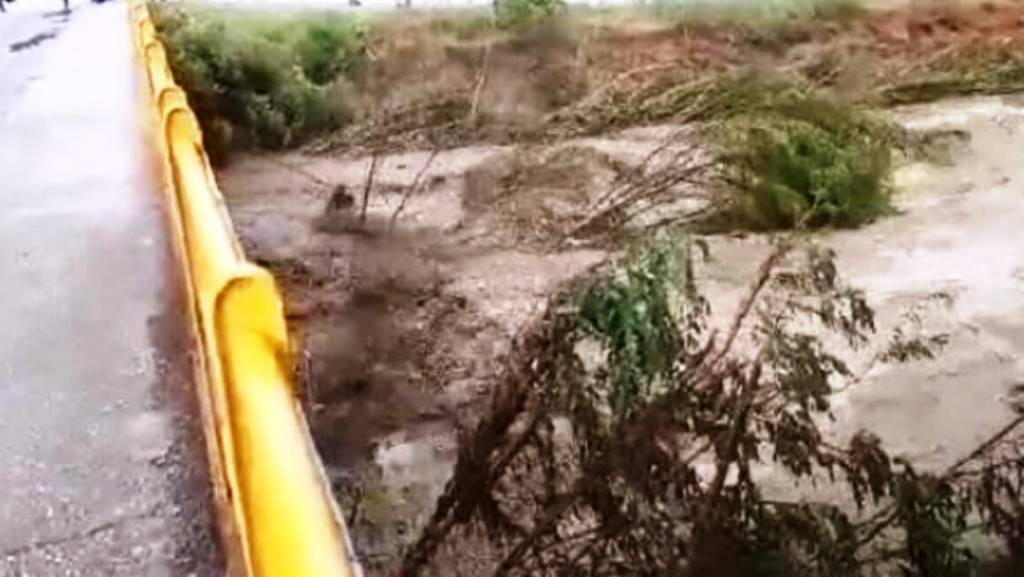 Μεγάλες καταστροφές σε σπίτια και επιχειρήσεις από την υπερχείληση του Σπερχειού ποταμού