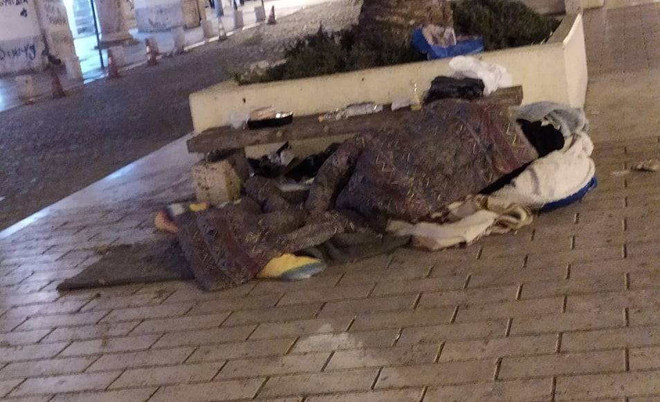 ΗΧΗΤΙΚΟ – «Δεν ανεχόμαστε να χάνονται ζωές από το κρύο» Διαμαρτυρία εργατικών συνδικάτων για τον θάνατο του αστέγου στη Θεσσαλονίκη