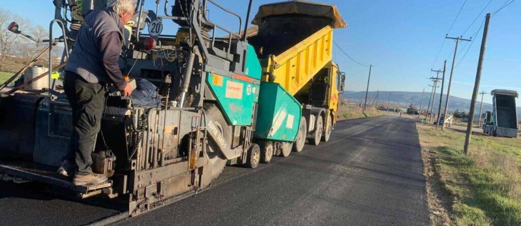 Συνεχίζονται οι ασφαλτοστρώσεις στο δήμο Θέρμης (φωτογραφίες)
