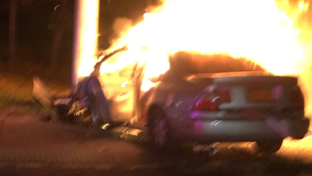 Θεσσαλονίκη: Στις φλόγες τέσσερα Ι.Χ. σε πιλοτή στις Συκιές