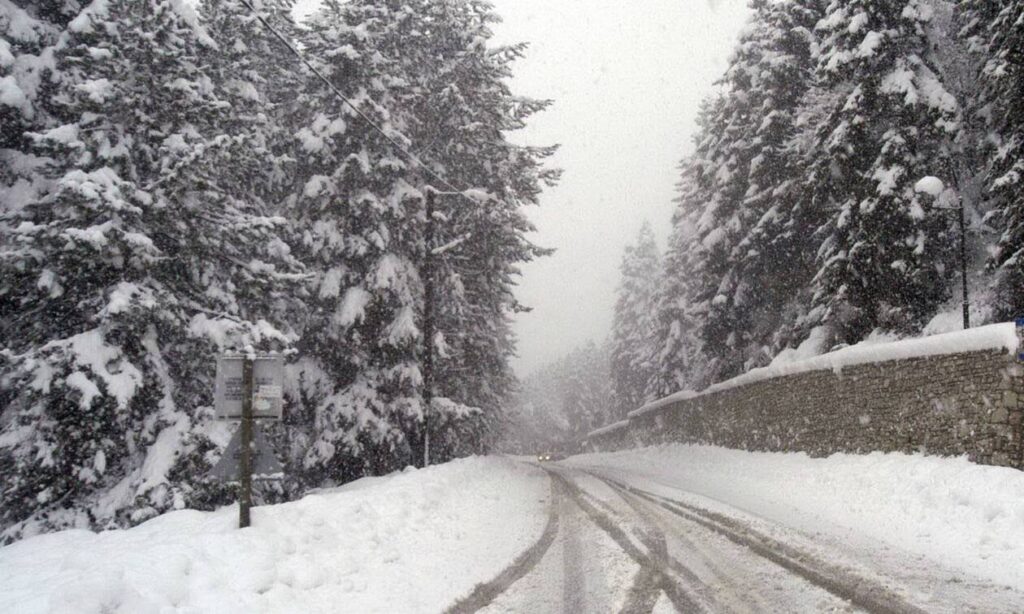 Διακοπή της κυκλοφορίας σε τμήματα του οδικού δικτύου της Αττικής λόγω δυσμενών καιρικών συνθηκών