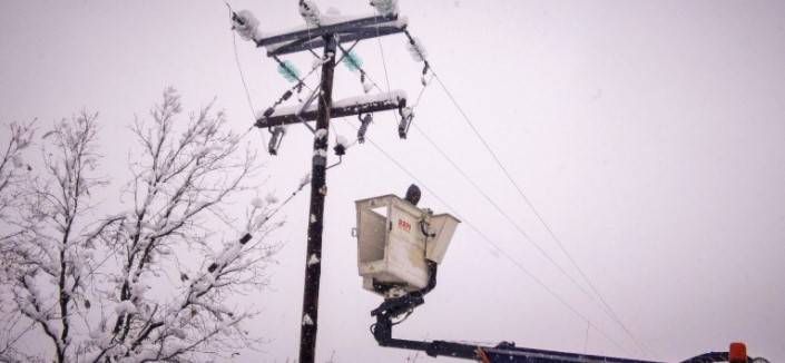 Χιονοθύελλα προβλημάτων και ταλαιπωρίας – Από Δευτέρα πρωί χωρίς ρεύμα