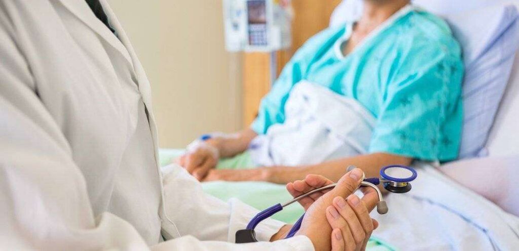 ΙΣΘ: Βατερλό η επιστράτευση -Έστειλαν φύλλα επίταξης σε γιατρούς άνω των 70 ετών