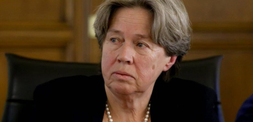 Λινού για Όμικρον: Δεν ξέρουμε ακριβώς πού βρισκόμαστε, παίρνουμε μέτρα τα οποία είναι σπασμωδικά υπέρ του εμβολιασμού