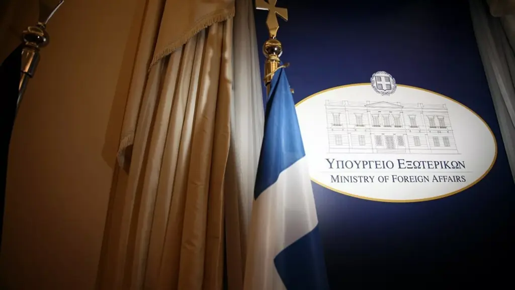 Ελληνικό ΥΠΕΞ: Παράνομη και μονομερής η ρωσική αναγνώριση Ντονέτσκ και Λουγκάνσκ