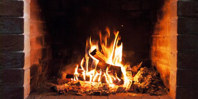 Δήμος Χαλκηδόνος: Όχι ζεστή στάχτη από τζάκια και σόμπες στους κάδους απορριμμάτων – Αυξημένος κίνδυνος πυρκαγιάς