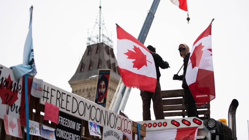 BINTEO: Σε κατάσταση έκτακτης ανάγκης η Οτάβα – Αποκλεισμένο από οδηγούς φορτηγών το κέντρο της πόλης