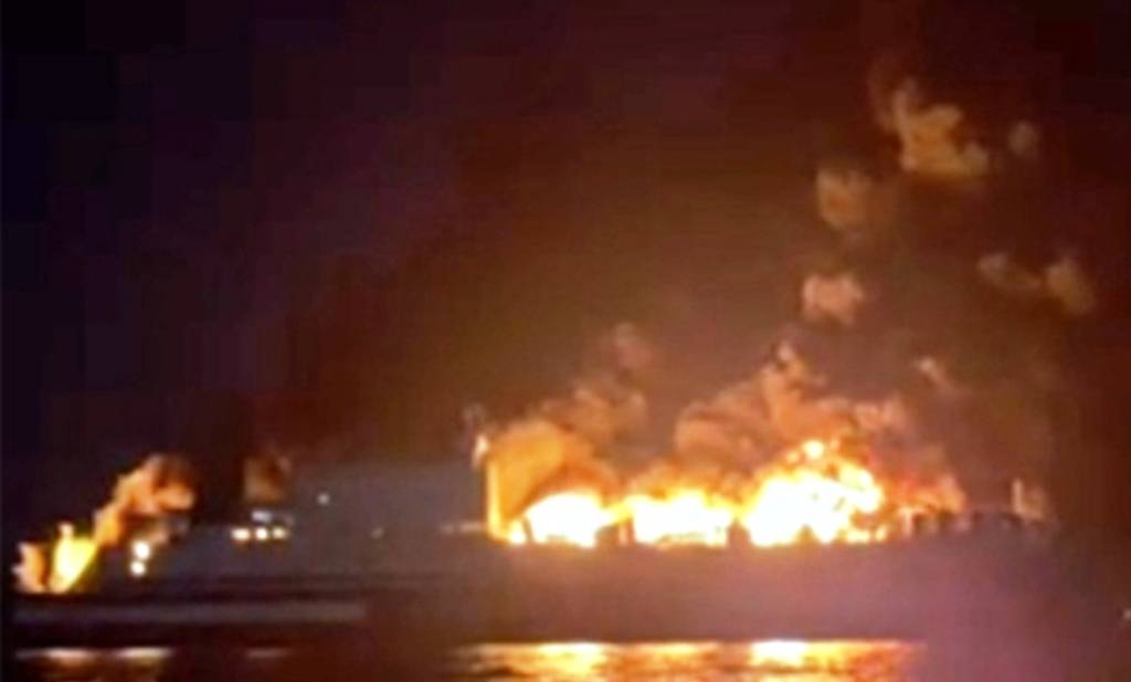 Φωτιά στο Euroferry Olympia: Σε εξέλιξη επιχείρηση για τον εντοπισμό 11 αγνοουμένων μεταξύ των οποίων και 3 Έλληνες