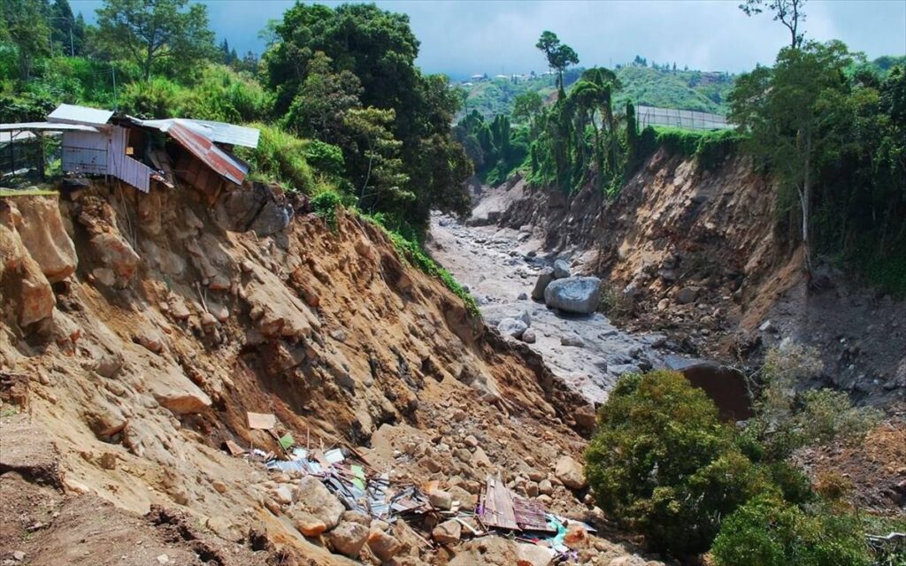 Μεγάλη κατολίσθηση στο Περού, θάφτηκαν πάνω από 60 σπίτια