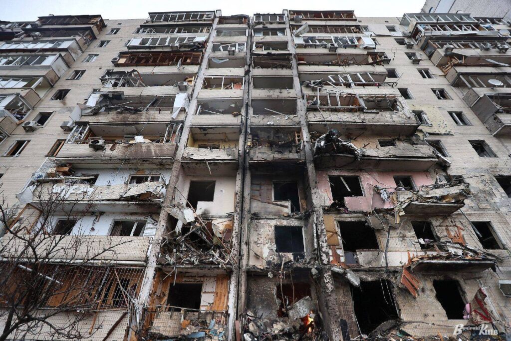 Πόλεμος στην Ουκρανία: Χτυπήθηκε πολυκατοικία στο Κίεβο- Δεν υπάρχουν αναφορές για νεκρούς