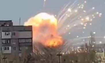 Πόλεμος στην Ουκρανία: Δύσκολες ώρες για το Κίεβο – Βομβαρδισμός κυβερνητικού κτηρίου στο Χάρκοβο