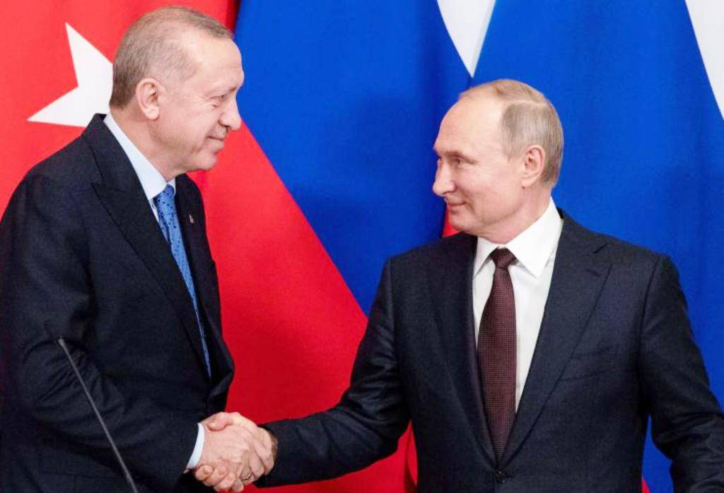 Βλ. Πούτιν σε Τ. Ερντογάν: «Η στρατιωτική επιχείρηση θα σταματήσει μόνο αν οι Ουκρανοί σταματήσουν να πολεμούν και οι ρωσικές απαιτήσεις ικανοποιηθούν»